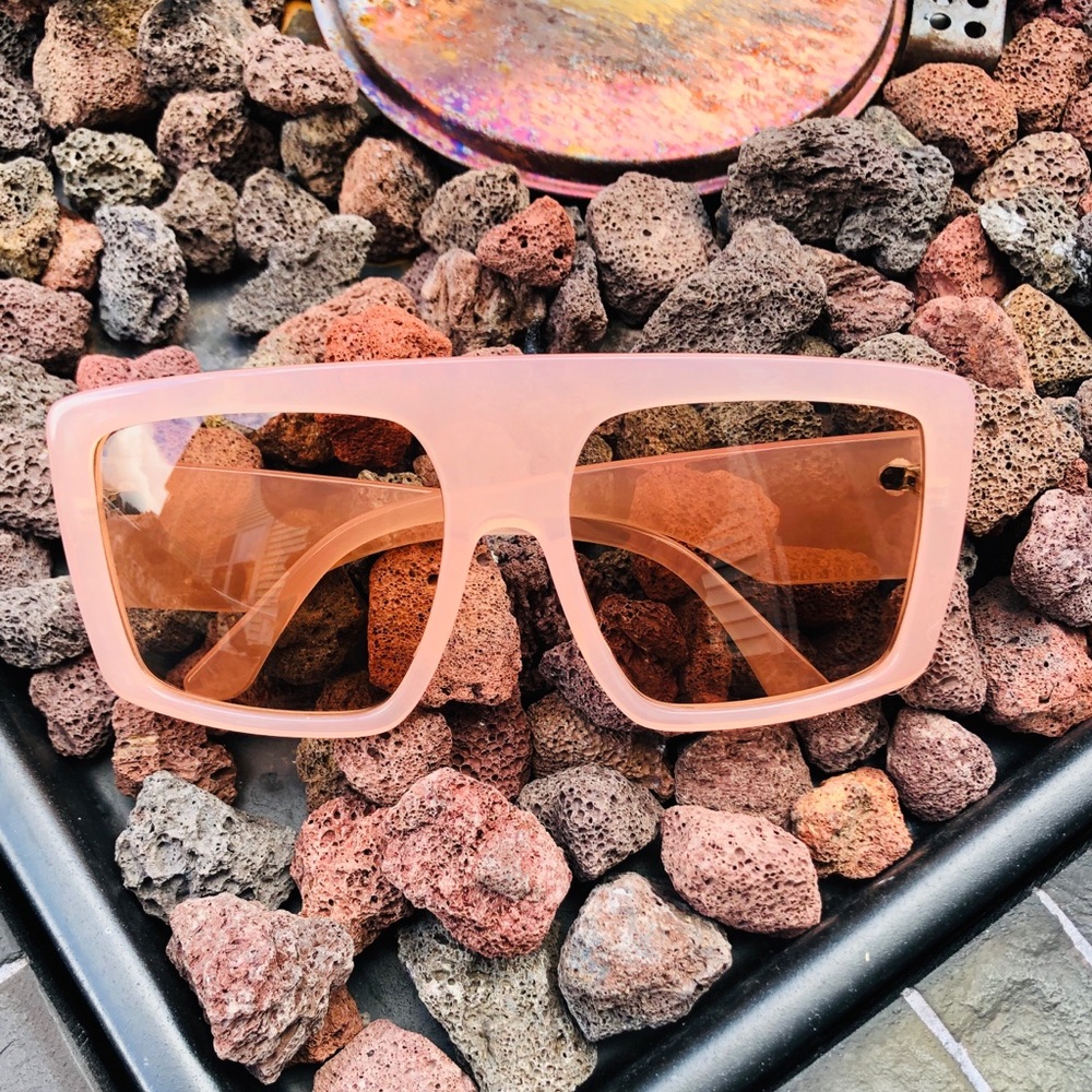 Oversized Shades - Picture 5 of 8